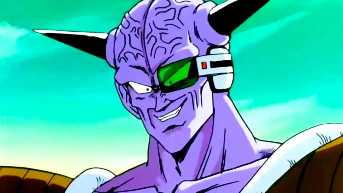 Gros plan sur le capitaine Ginyu, peau violette veinée, deux cornes noires et scouter vert sur l'œil, sourire narquois devant un ciel turquoise.