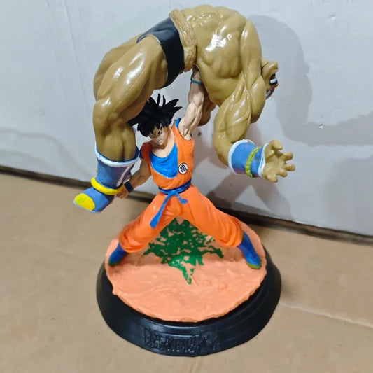 Dragon Ball Figure - Goku Lifting Nappa